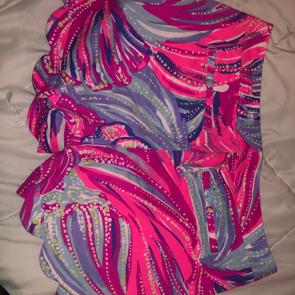 Lilly Pulitzer Scalloped Short Size 2